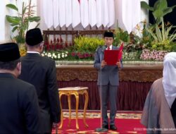 Presiden Lantik Komisioner KPU dan Bawaslu di Istina Negara