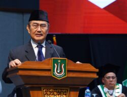 Beri Pembekalan di Wisuda Unas, Mantan Ketua MK Ingatkan Soal Perang Ekonomi dan Perkembangan Teknologi